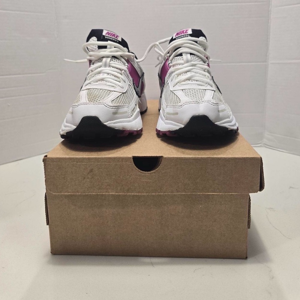 Nike Zoom Vomero 5 Hot Fuchsia size 7Y - Picture 2 of 7
